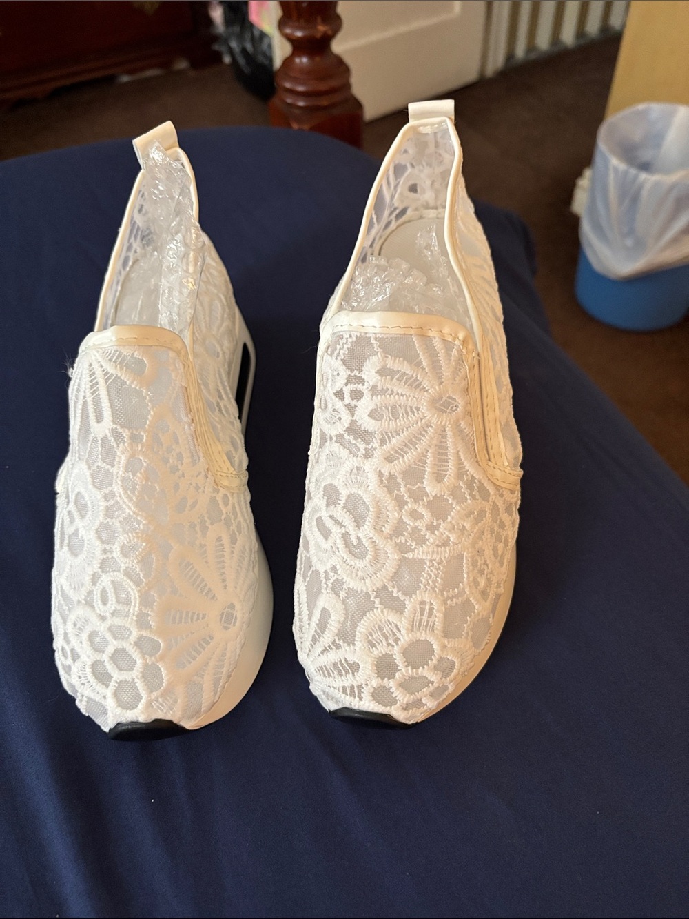 Source Unknown White Lace Wedge Slip-On Shoes